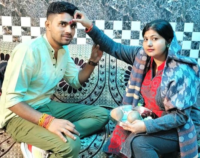 Sisters put tilak of good wishes on the forehead of brothers