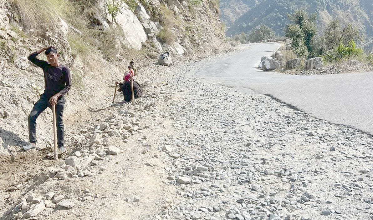 The road from Sultanpur to Khajjiar will be widened, tar will also be laid.