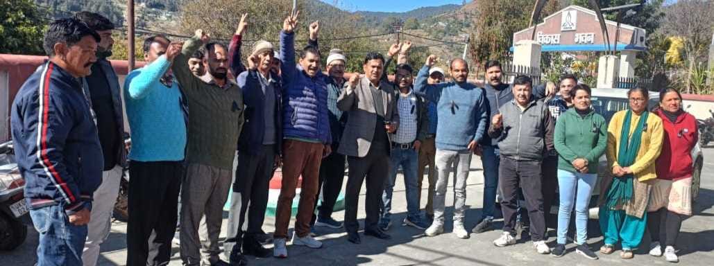 Protest: Ministerial employees tied black ribbons on their arms
