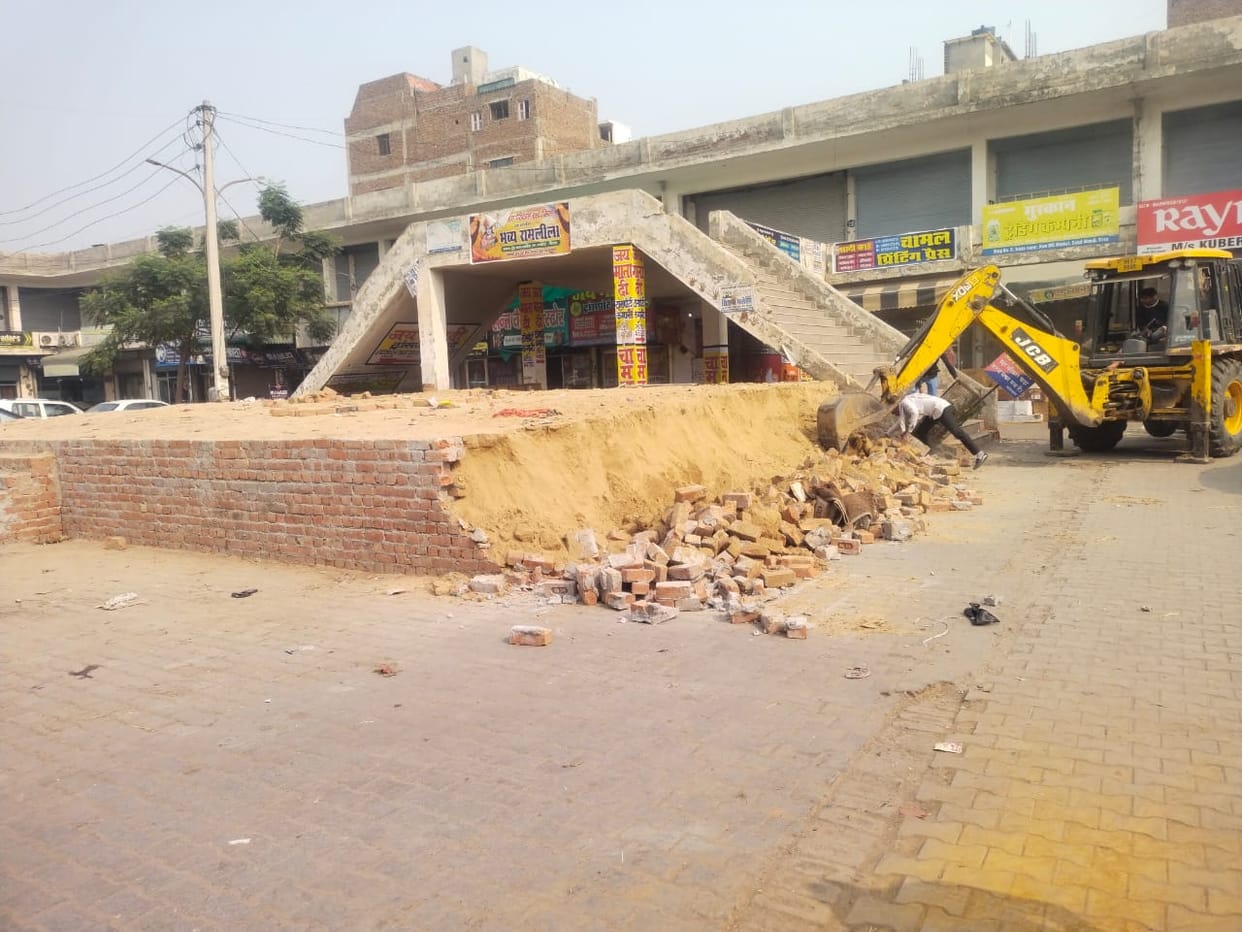 Administration wakes up on encroachment after Diwali, demolishes permanent construction in Trade Tower