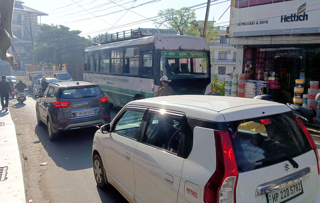 Traffic system deteriorated in the district headquarters, jam lasting for hours