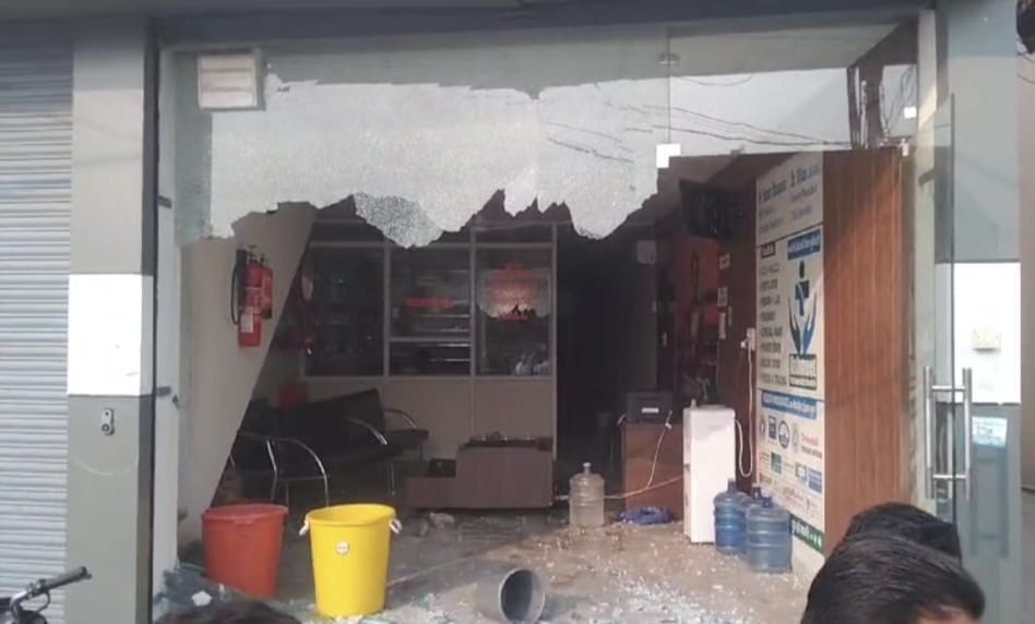 Angered by the death of the patient, family members vandalized the hospital and made allegations of negligence.