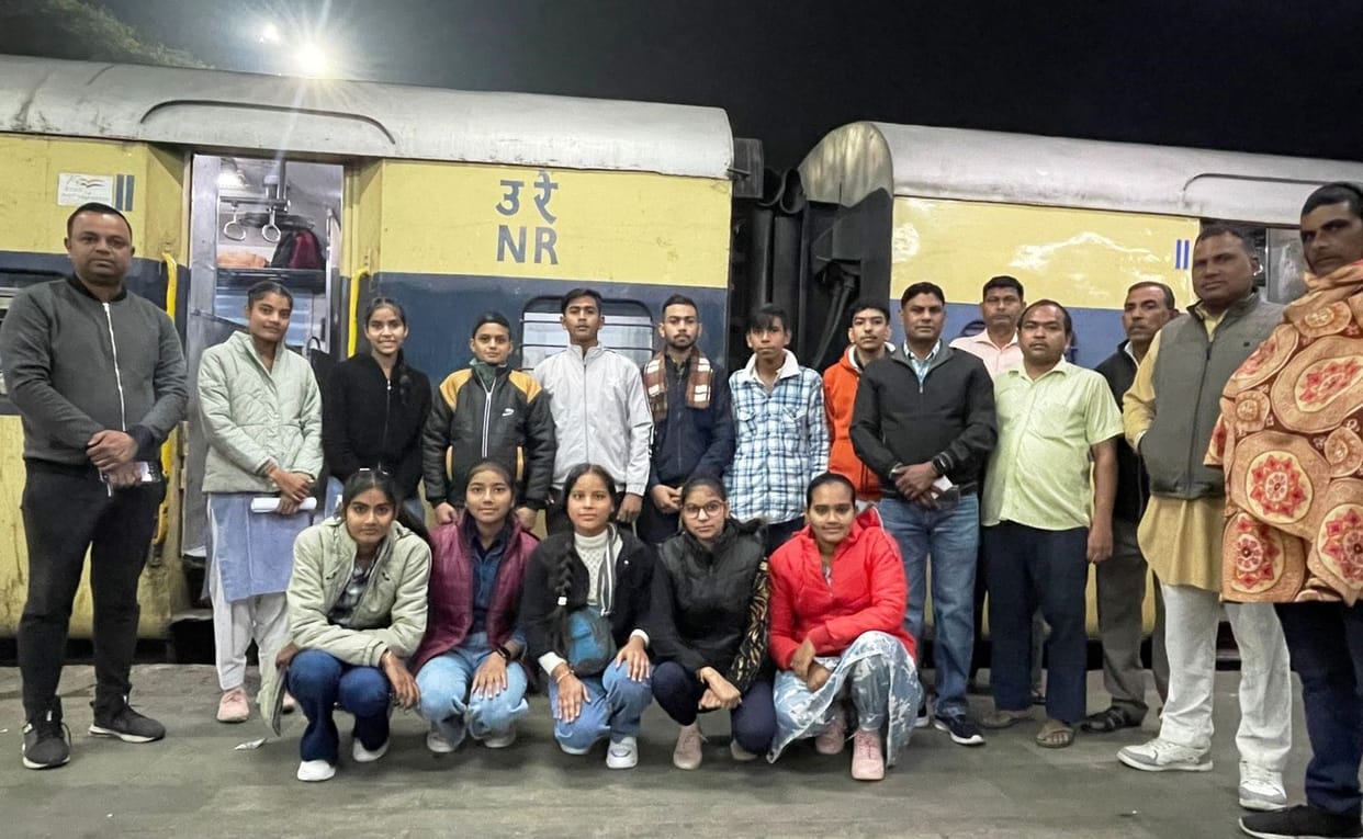 Students leave for Pachmarhi to study plateau vegetation
