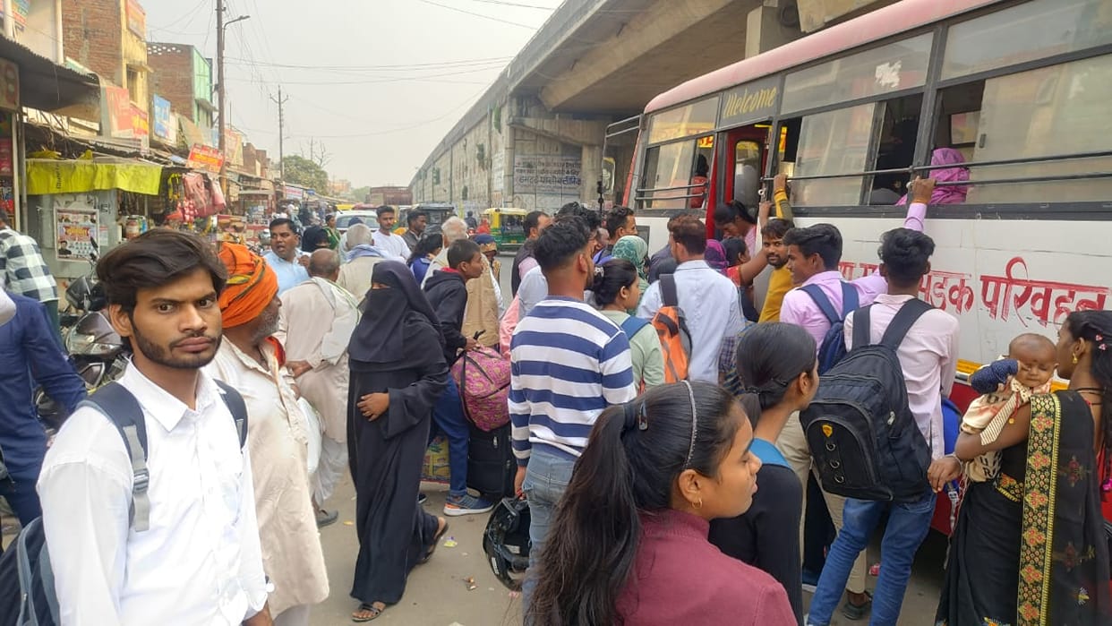 Crowd increased in trains and buses due to Chhath festival, travel difficult