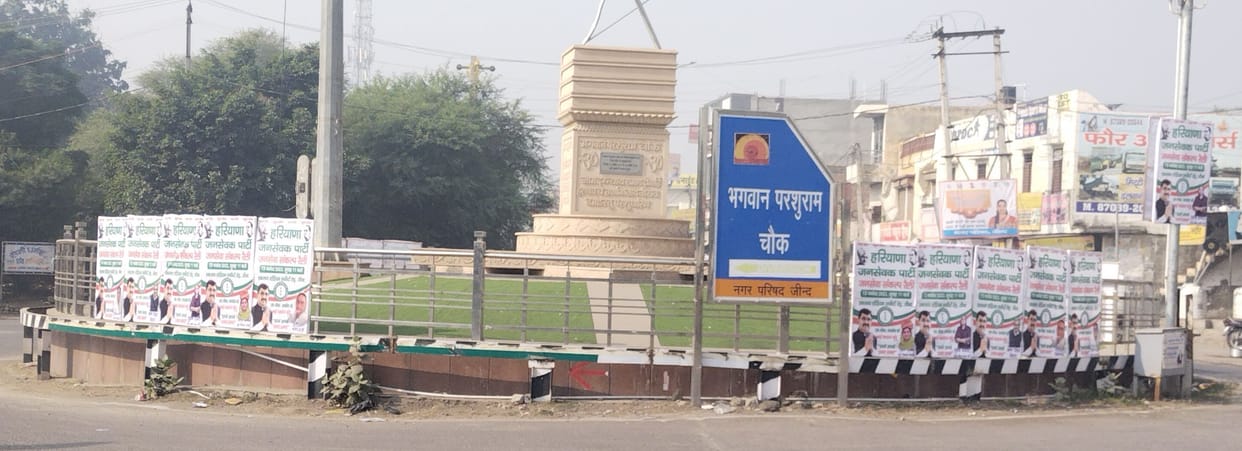 Hoarding centers become memorial places of great men
