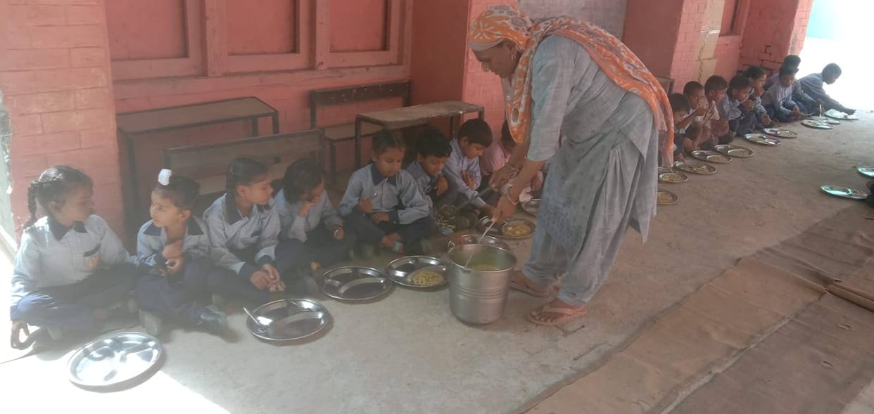 Center did not give its share, three months' honorarium will be issued to the cook with a deduction of Rs 600.