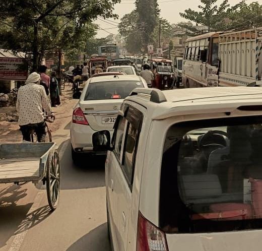 Jam everywhere due to closure of Rajapur crossing