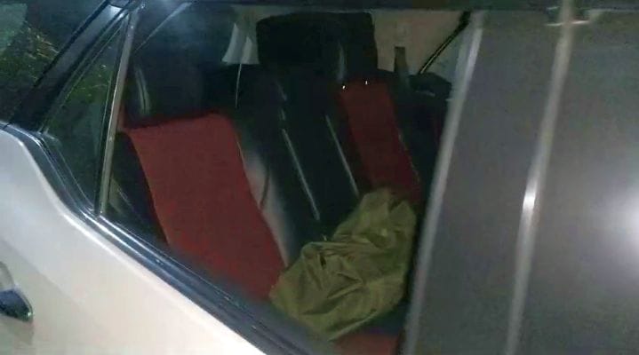 41 lakh rupees stolen by breaking the glass of industrialist's car