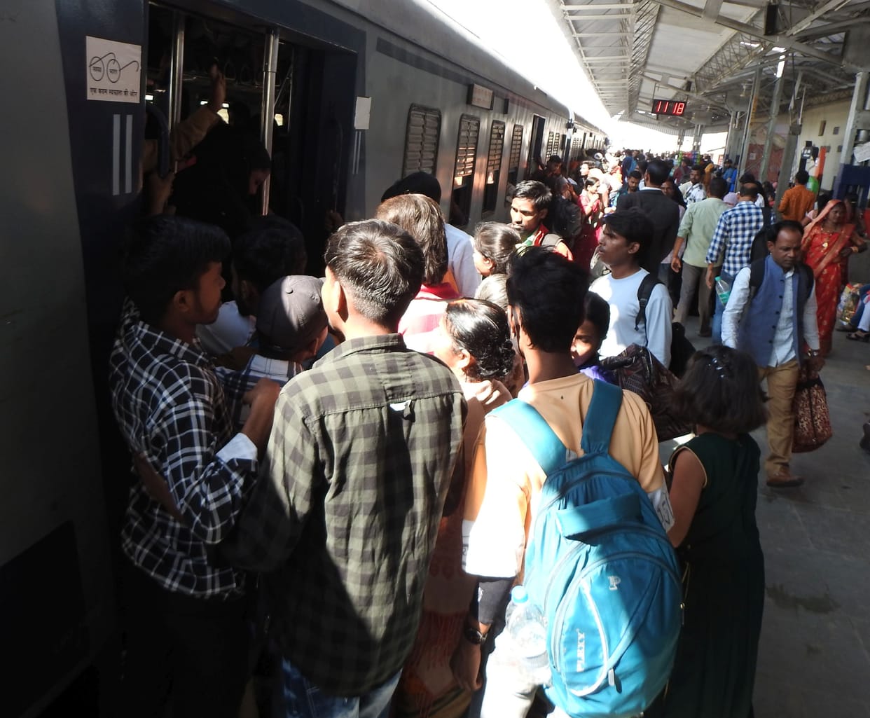 crowed in trains