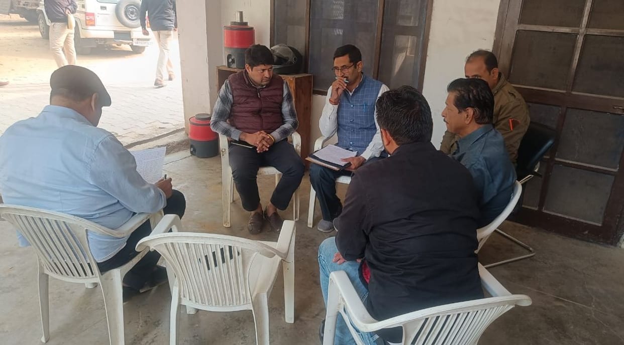 Joint team of Forest Department along with Chief Minister Flying Squad raided