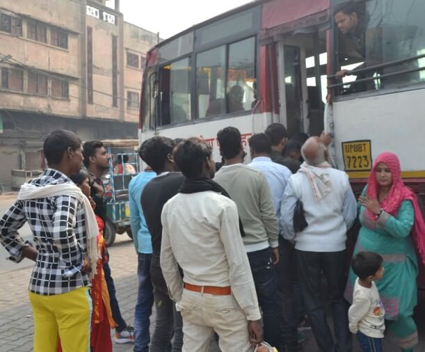 Hathras News: 71 हजार से अधिक ने यात्रियों ने किया रोडवेज बसों में सफर, रेलवे ने भी की खूब कमाई
