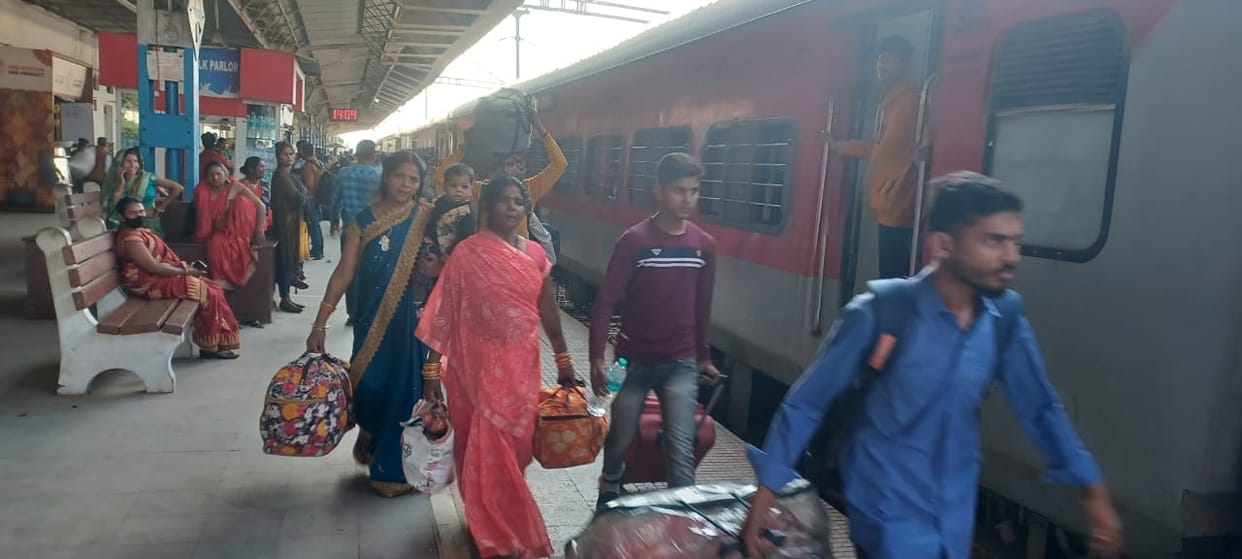 Foreigners coming home on Chhath are not getting seats