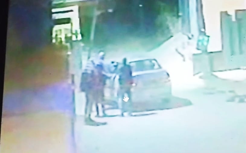 Masked men came in a car, took away cash and jewelery worth lakhs from an abandoned house