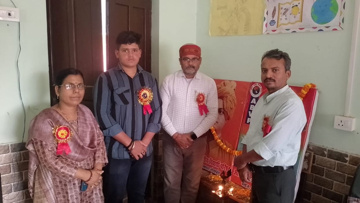 Rani Laxmibai's birth anniversary celebrated with pomp
