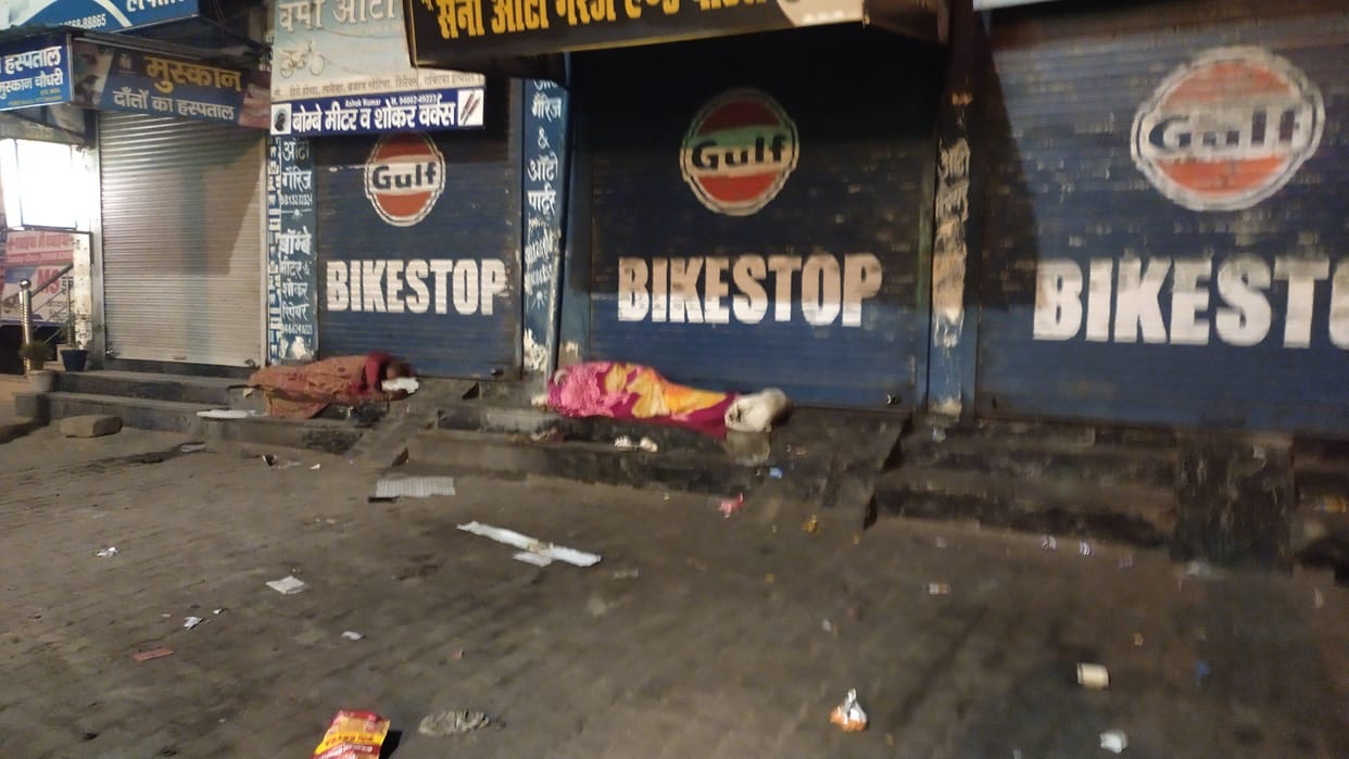 Night shelter is not ready in Fatehabad, Destitute people forced to sleep in open in cold