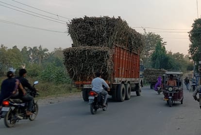 Pilibhit News: आज से स्कूल के समय शहर में नहीं घुसेंगे गन्ना लदे वाहन Pantoon bridge: did not get approval from the government, tender time extended