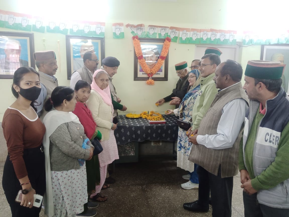 congress celebrated ex prime minister Indira gandhi birthday in nahan