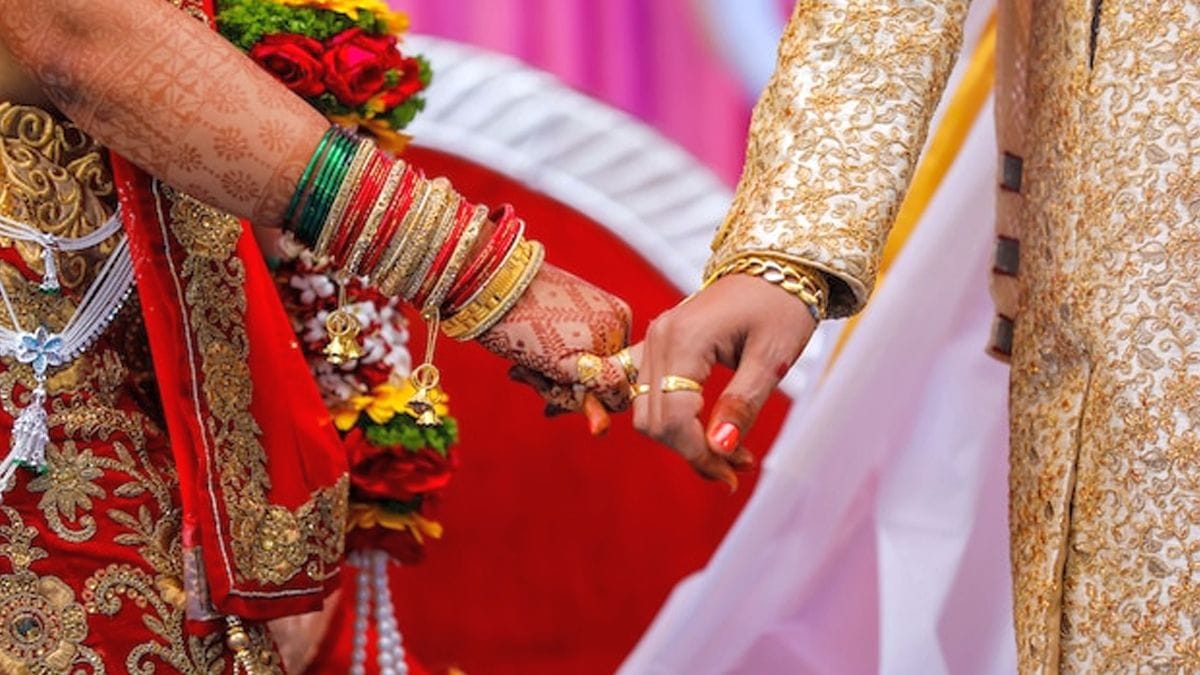 Mukhyamantri samuhik vivah yojana, 553 couples held hands in Bareilly Club