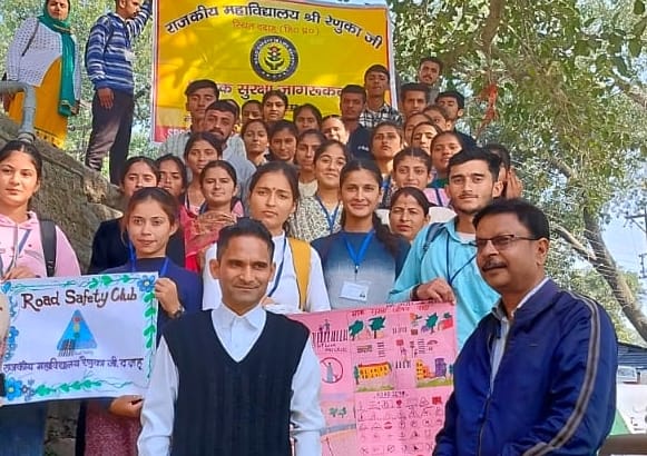 35 students visit in rto office nahan and took important knowledge