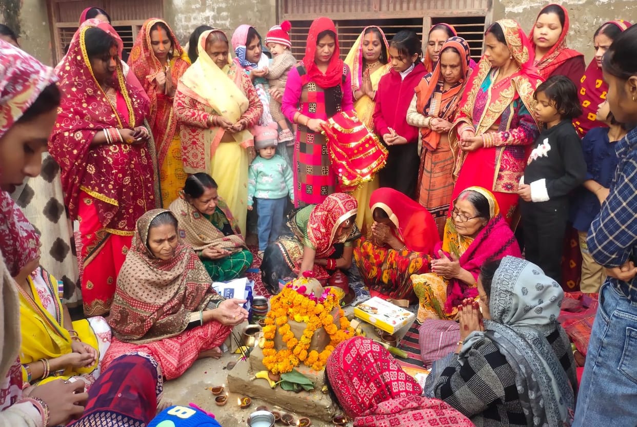Chhath Puja: Mahakumbh gathered at Chhath Puja Ghat, concluded the Mahavrat by making a temporary pond and offering Arghya to the Sun