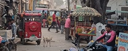 There is a jam in Rudayan due to carts and vendors, people are worried.