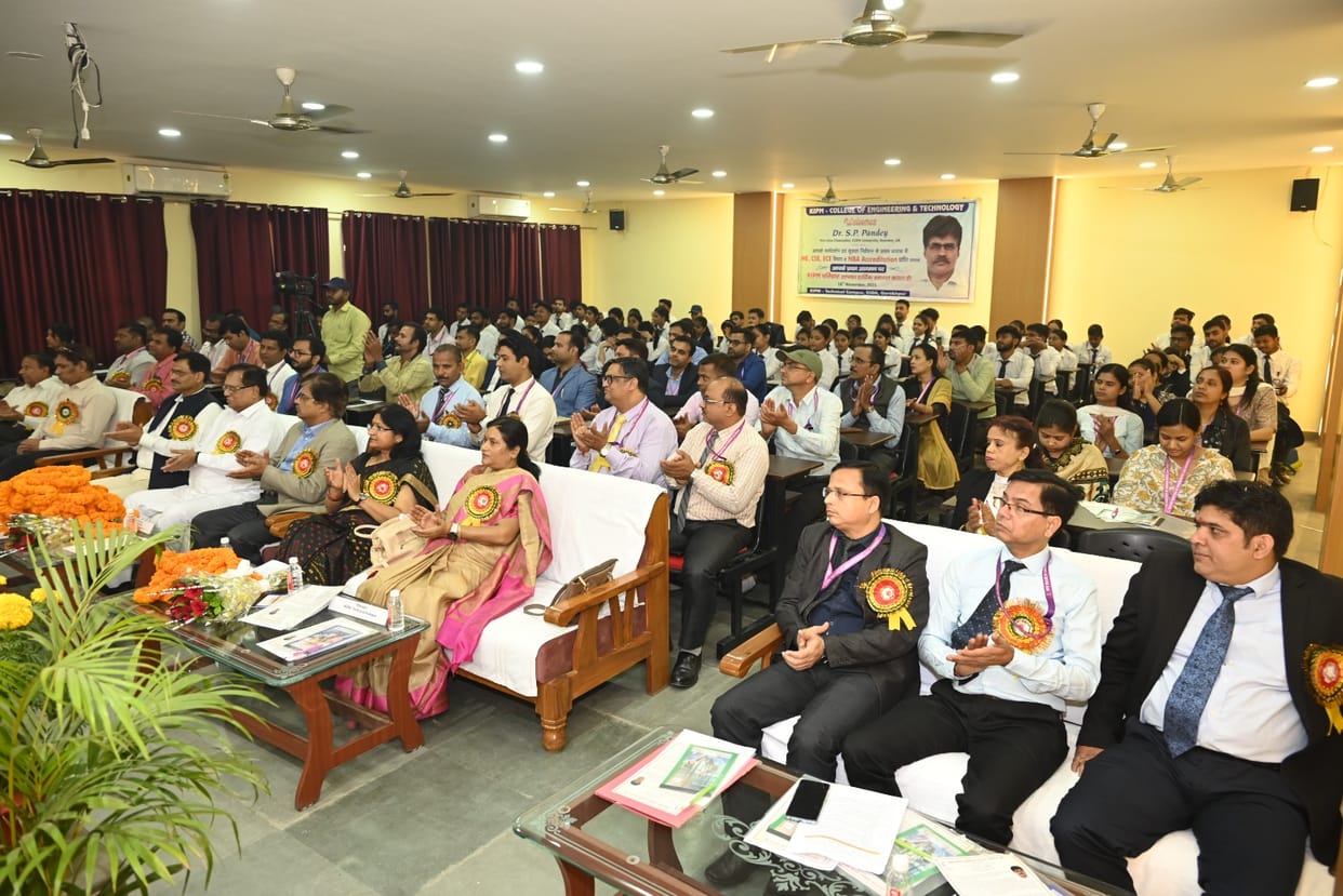 Discussion on the changing nature of education in the workshop