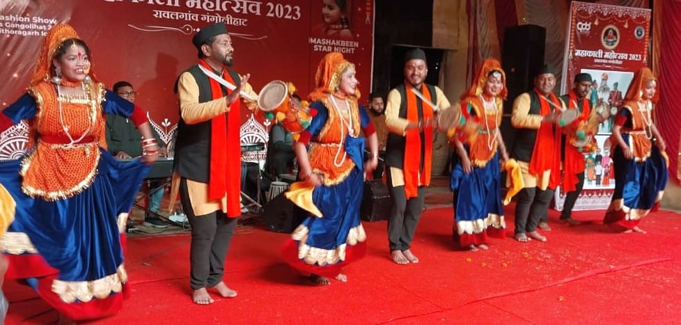 Hilma Chandi Ko Batna, Macke Lagirai Tumri Ratan...
