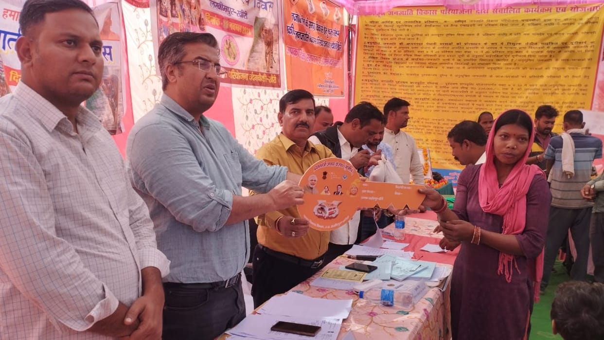 Developed India Sankalp Yatra searching for characters in tribal area