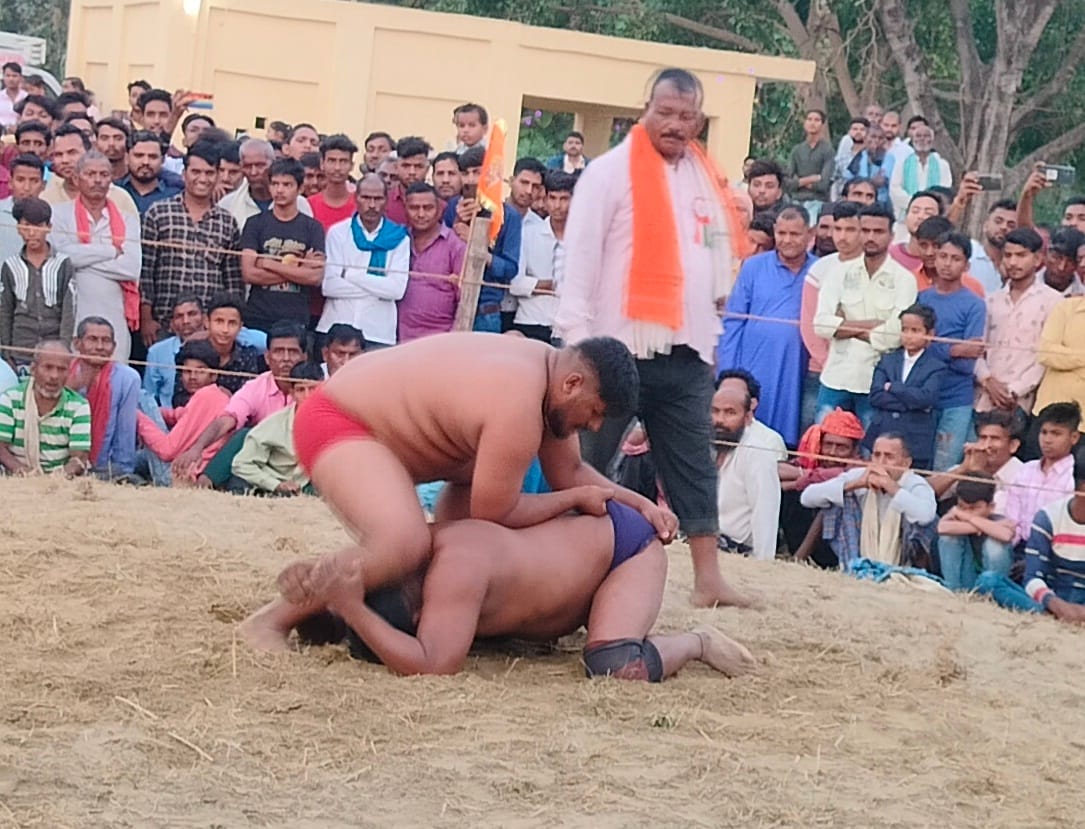 Guddu of Sohas became the winner by defeating Awadhesh of Gonda.