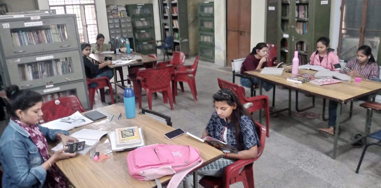 Students growing in the state library to groom career