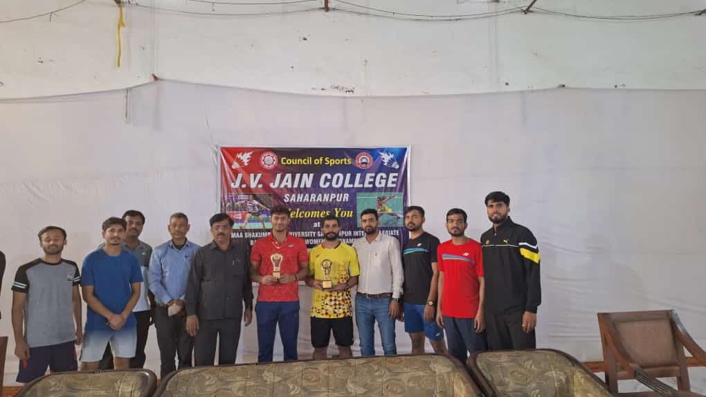 Shashikant Rathi of Muzaffarnagar became the winner in badminton.