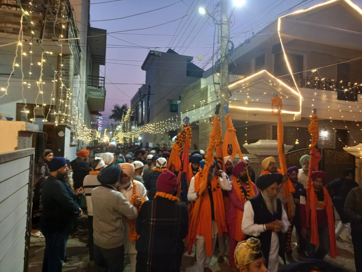 Nanak has come, Nanak has come, Kaliyuga taran Guru Nanak has come