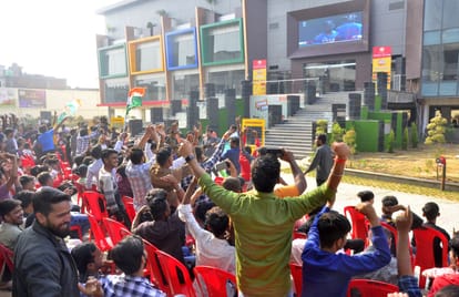 Budaun News: दिनभर का जोश भारत की हार से हुआ काफूर, छलके आंसू The whole day's enthusiasm was dashed due to India's defeat, tears were shed