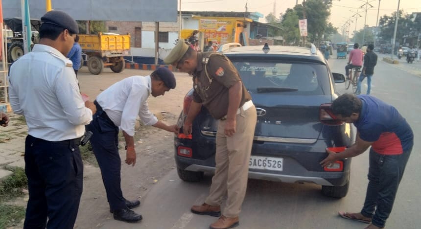 traffic police pasted reflecter