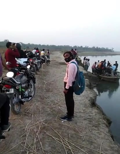 Long line for boat riding on Sharda river ghat