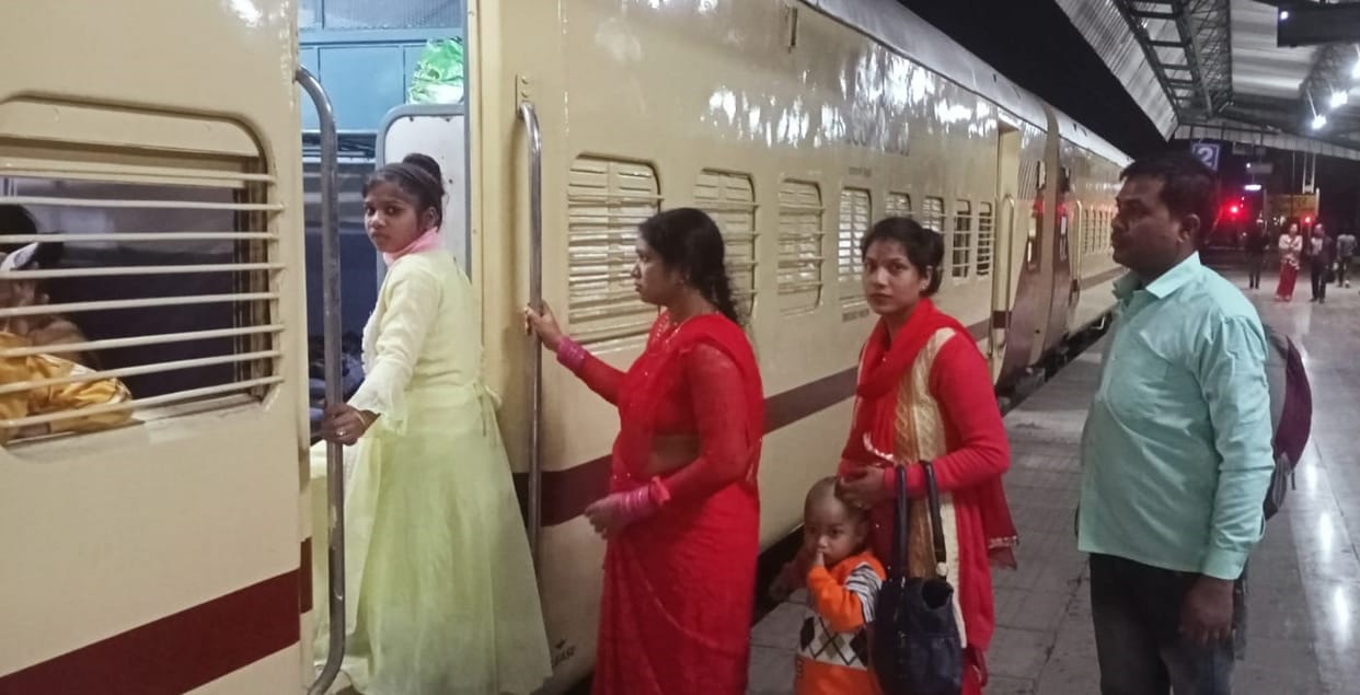 Pooja special train started for Rajasthan