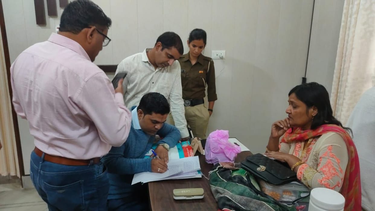 10th pass woman running clinic, allopathy and ayurvedic medicines recovered