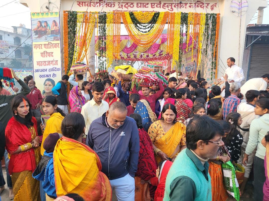 Women offered arghya with song and wished well.