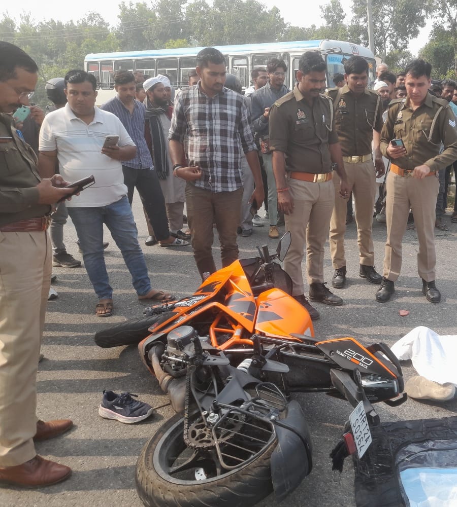 Bike driver dies on highway, girl injured