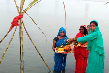 Chhath festival: Fast broken by offering Arghya to the rising sun