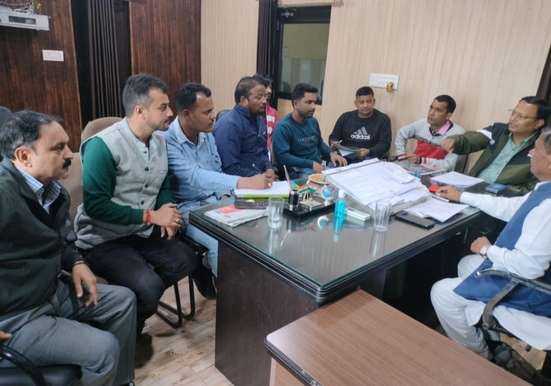 Opposition to increase in license fee by business establishments