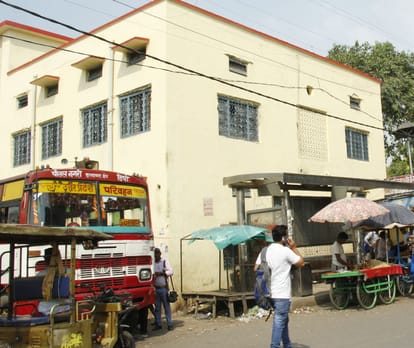 Number of passengers increased on Delhi Road as soon as Diwali and Chhath Puja were over.