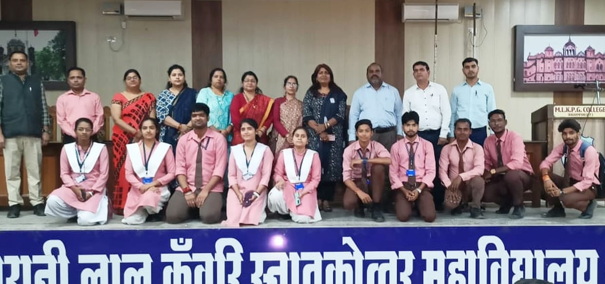 Anshika won in solo singing competition