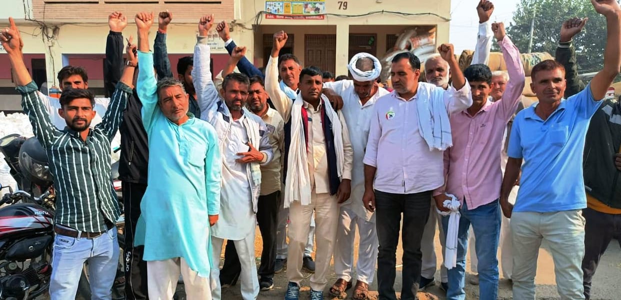 Farmers create ruckus, accused of distributing fake fertilizer on distributor