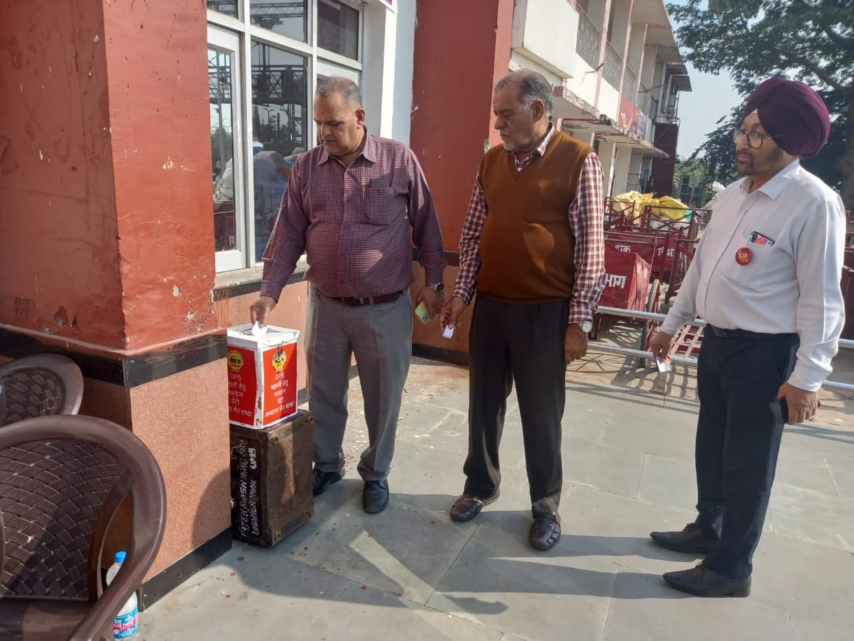 Railway workers took part in secret ballot, voted in favor