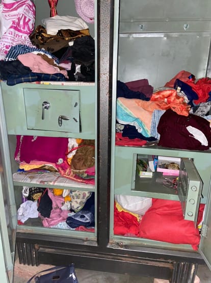 Two and a half lakh rupees stolen from village head's brother's house