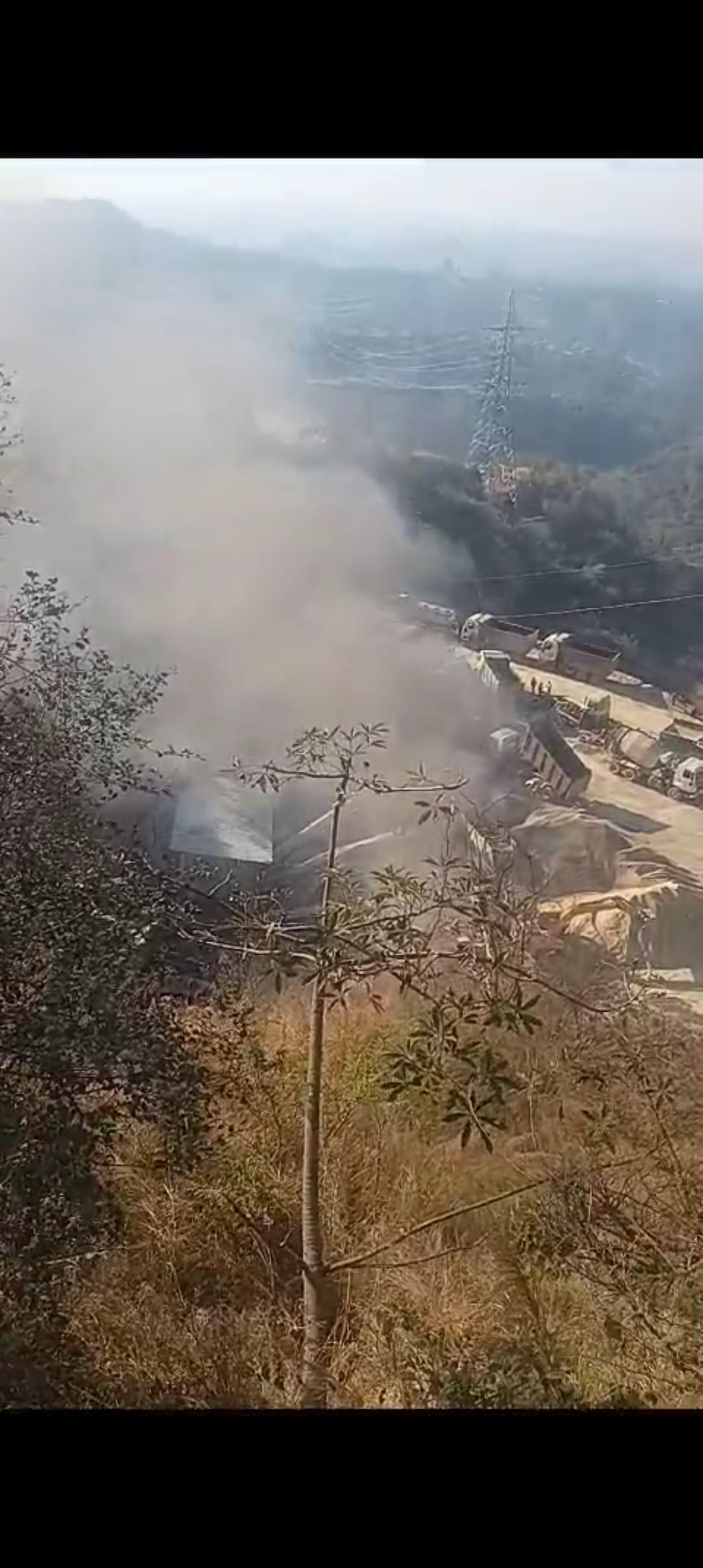 Difficult to breathe due to coal tar mixing plant of NH construction company