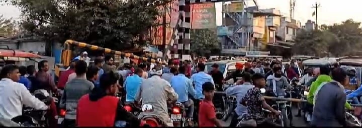 Villagers continued to sit on strike in front of MLA's residence for the second day