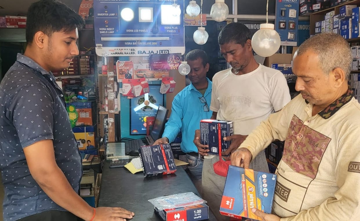 Case registered against four shopkeepers selling fake Feviquick