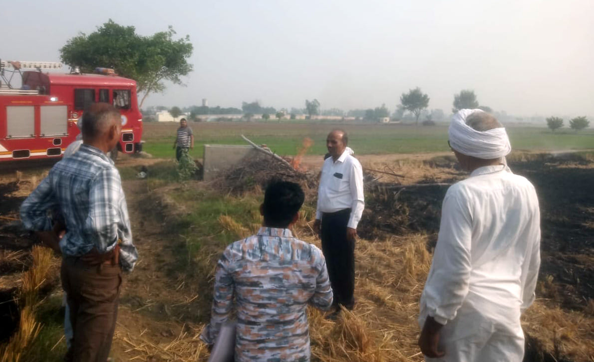 Crop residue set on fire, farmer fined Rs 2500